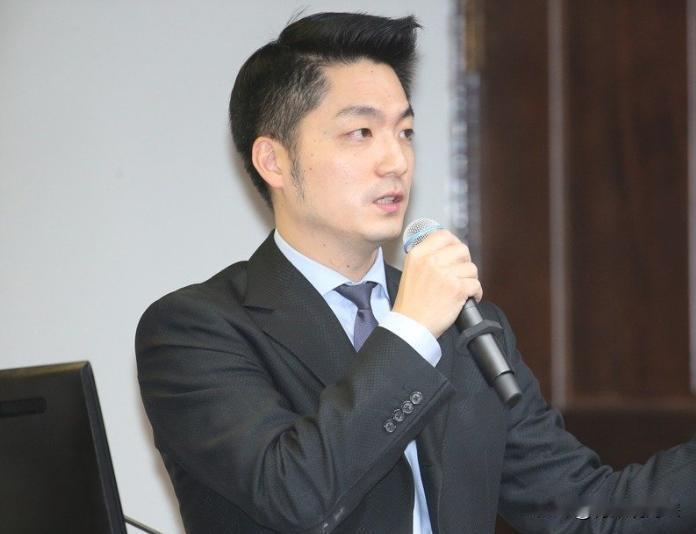 蒋万安又出来喊话了。

这次是为台湾凤梨释迦叫屈。蒋万安呼吁大陆建立“更稳定、更