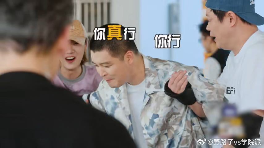 马頔不行不行鹿晗可以可以哈哈哈哈哈 不吹不黑，这段互动的笑点很自然，马頔的“不行