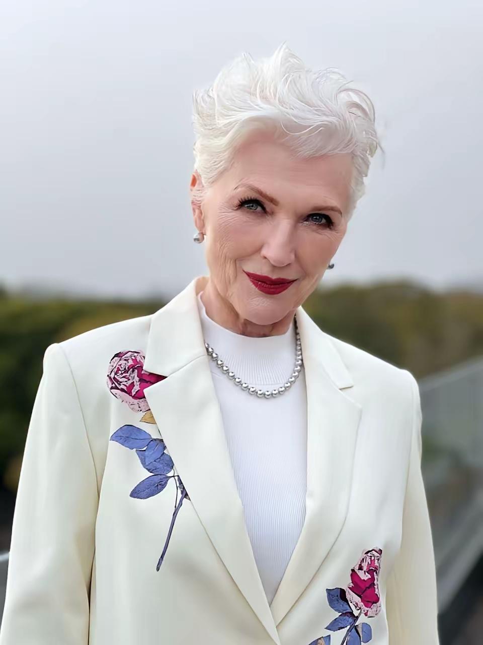 女人最硬的底牌不是漂亮有钱，而是……

世界首富马斯克母亲再次语出惊人，她说：“