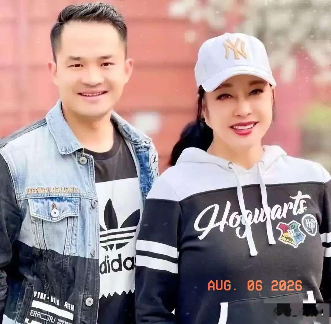 刘晓庆再度引发热议。
8月4日，75岁的刘晓庆因为和前助理的五百万索赔官司登上热