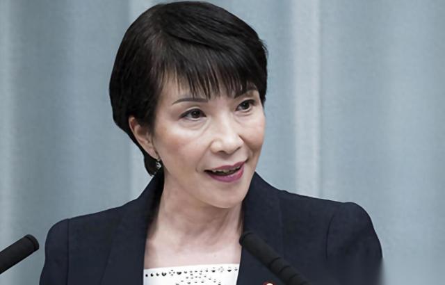 谁也没料到，日本首相高市早苗这头刚因病倒下，美国盟友反手就是一记“背刺”。国内近