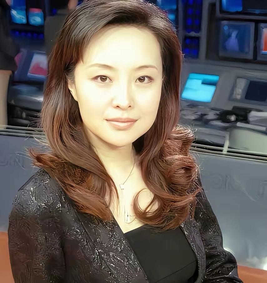 来自四川省成都市的这个女主持人跟王小丫一样，都是气质型的美人，她担任过东方电视台