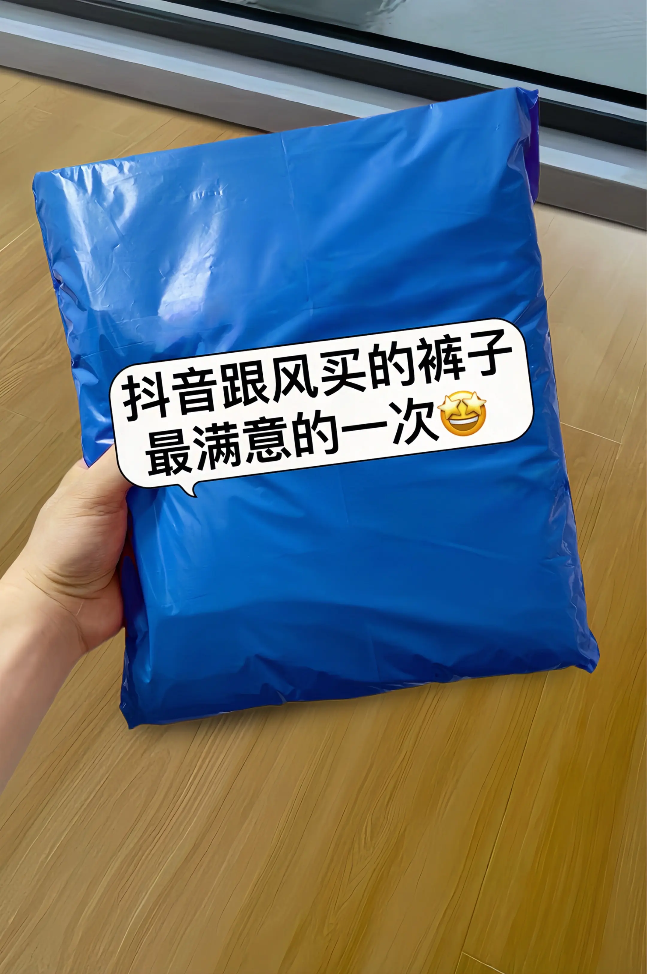 夏日穿搭新宠来咯！这款高腰显瘦天丝阔腿裤，精选柔软天丝面料，透气清凉...