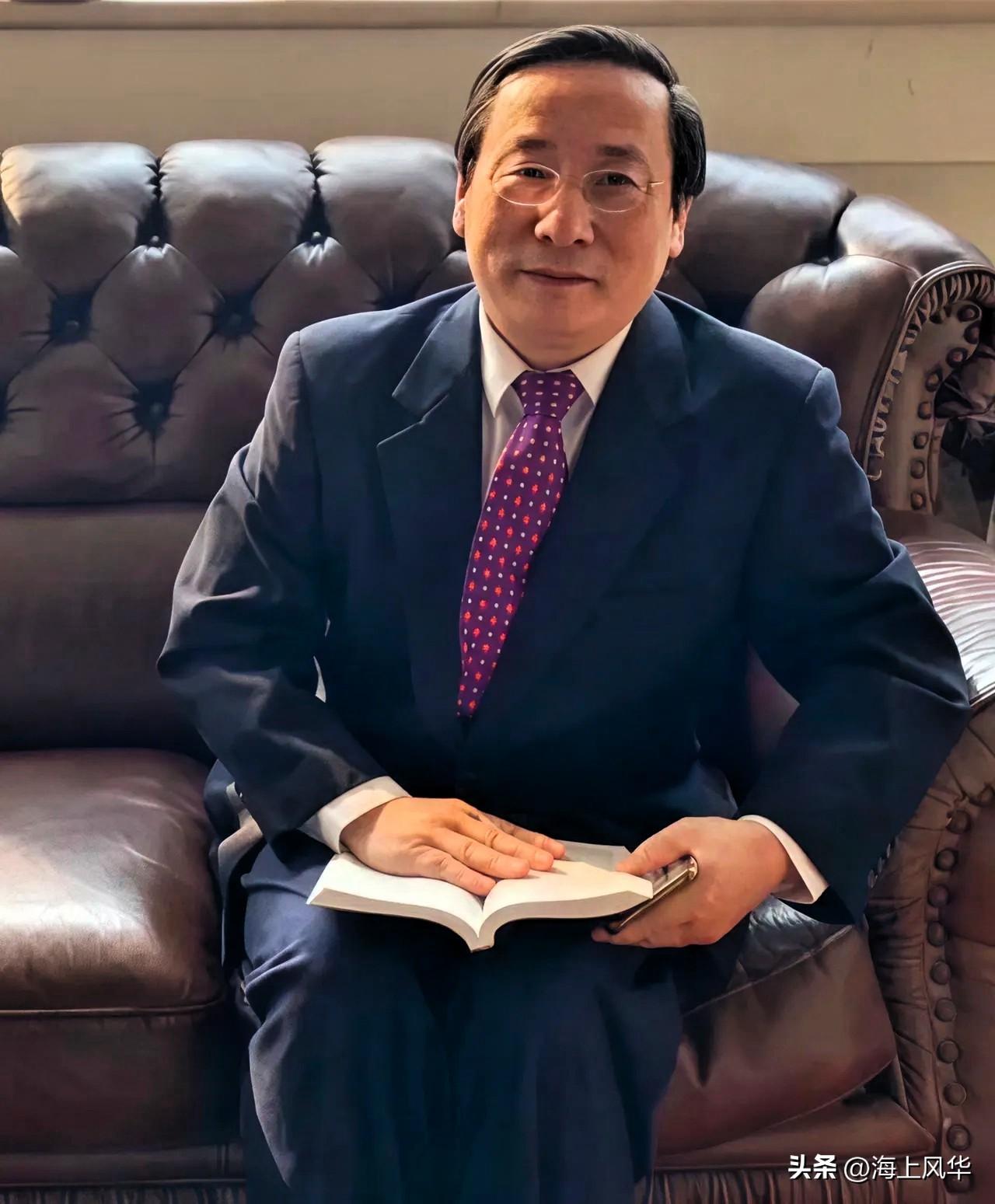 高志凯又出来向我国政府提建议了。 
他说：身为我国的智库人员，有义务向政府建言献