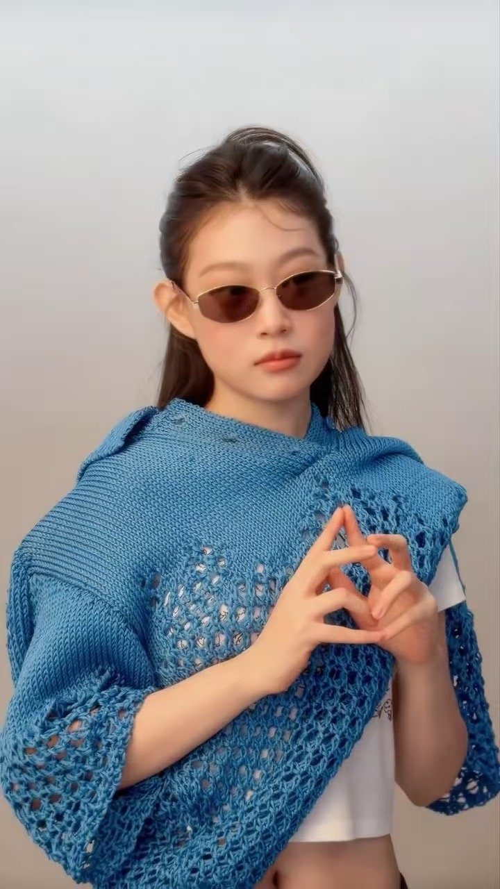 沈佳润墨镜一戴谁都不爱 墨镜一戴拽姐气场拉满！沈佳润清冷甜酷的气质太绝了，生人勿