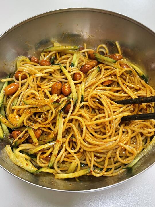 啊啊啊这个油泼辣子拌面太香了吧！！