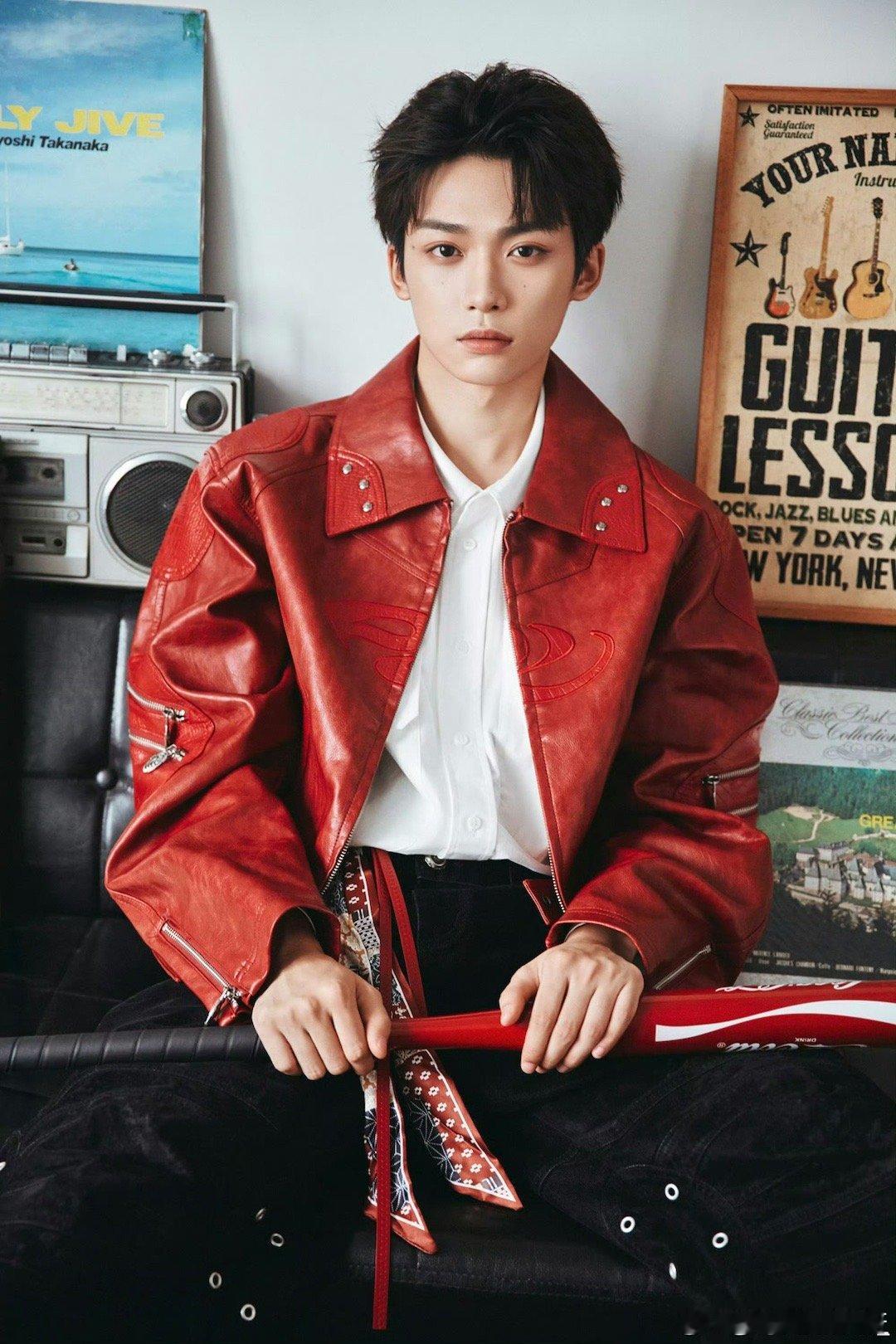 提名梓渝，穿红色真的明媚又阳光，好根正苗红的少年。。。内娱男星穿红衣 ​​​