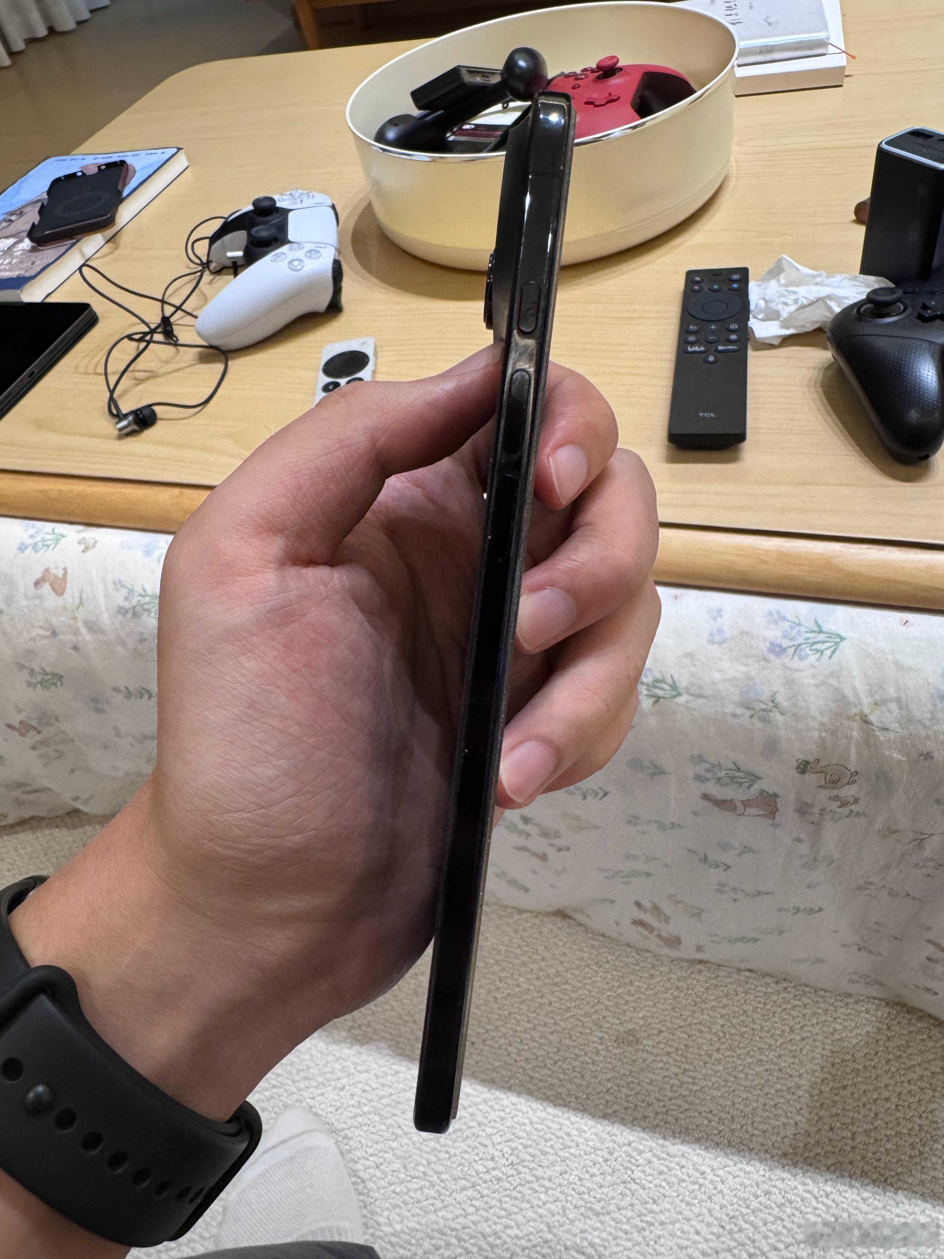 真的好薄啊，当个备用机得爽死了 ​​​