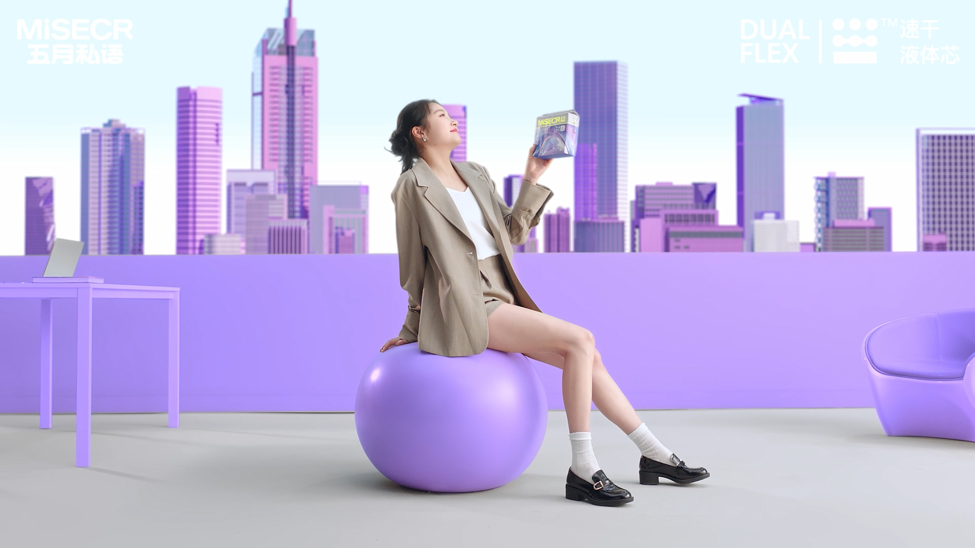 关晓彤新年超美形象大片 刷到关晓彤代言五月私语品牌的TVC真的超级青春有活力，而