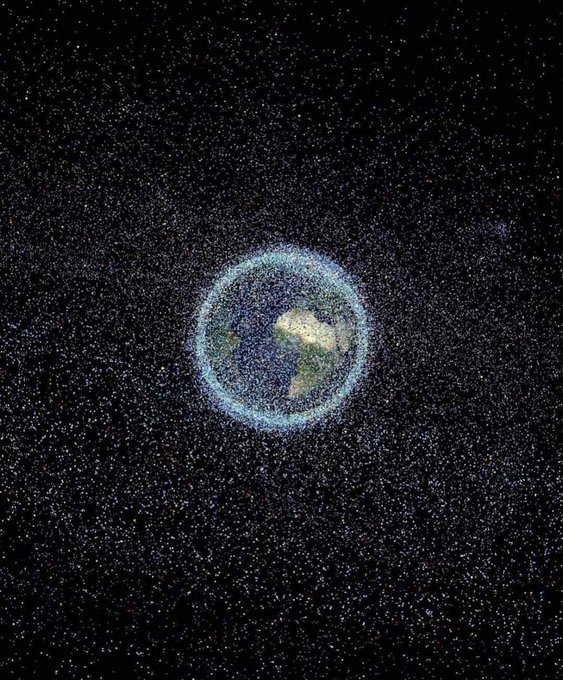 马斯克目前控制着太空中所有活跃卫星的三分之二 ​​​