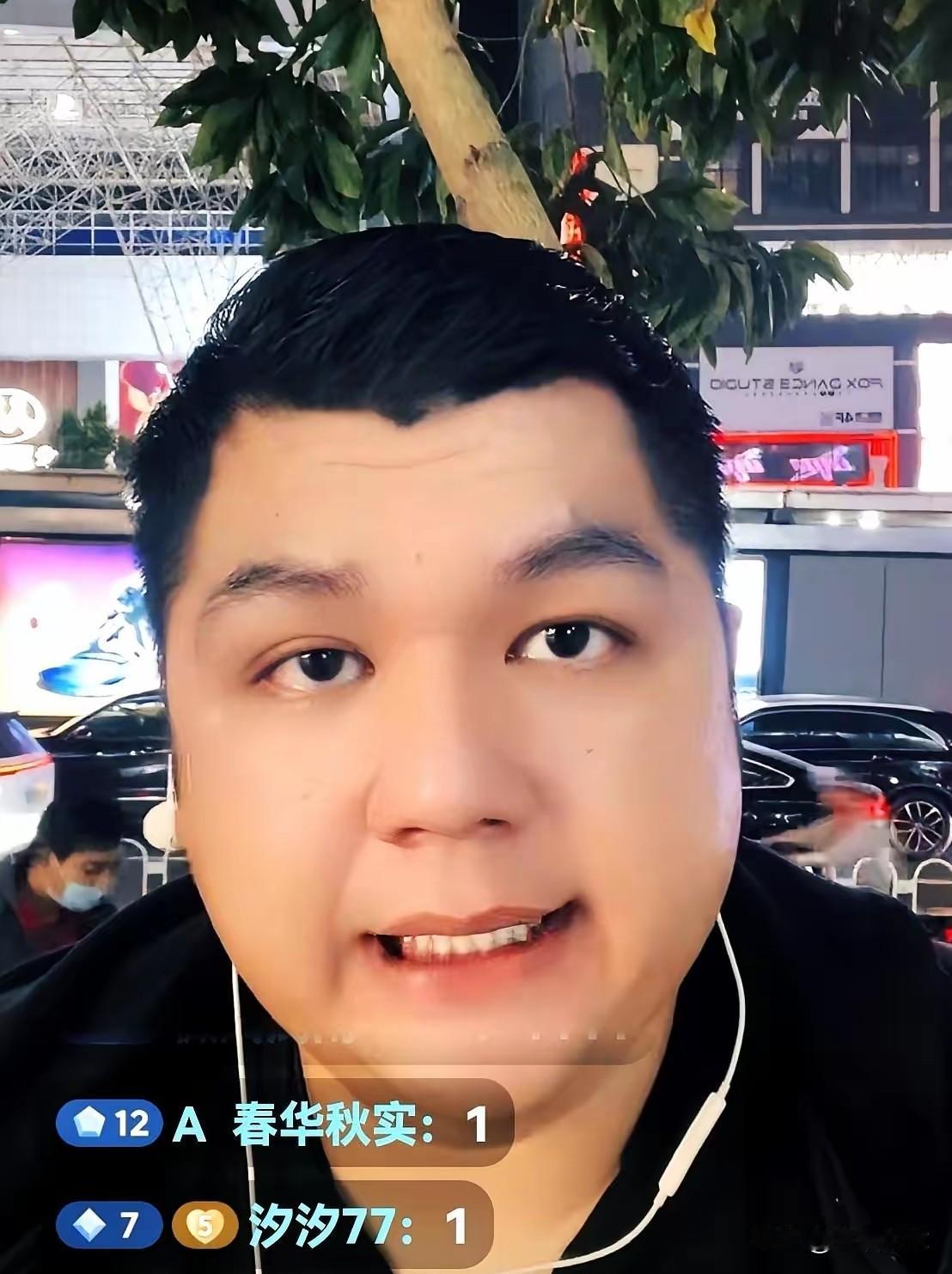 那是20号深夜，大麦正在直播，好多人都在，都在说他爸不对劲，一个六十多的老头，钱