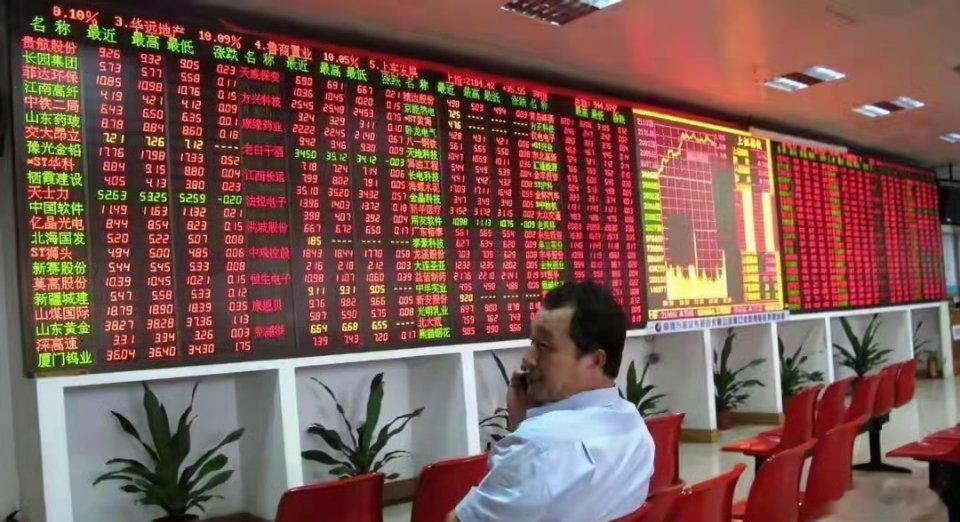 均线粘合缩量躺，放量突破就进场，回踩不破再加仓均线粘合缩量后放量突破，这种形态在