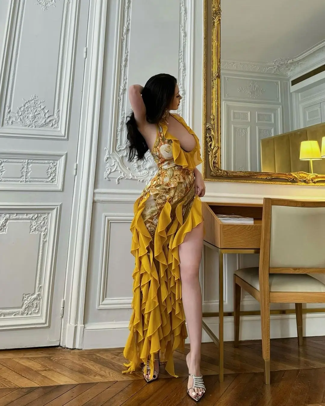 有什么事咱们被窝里说。