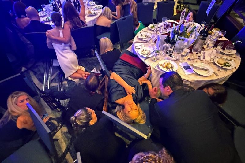 这个是美国政府特朗普应该检点一下的，充分证明了特朗普政府在美国人民心中不受待见，