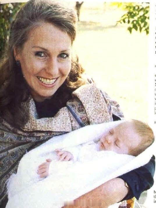 王室王室阿尔巴尼亚王室 莱卡王子他老妈苏珊过生日，他发了一些年轻时的照片。苏珊是