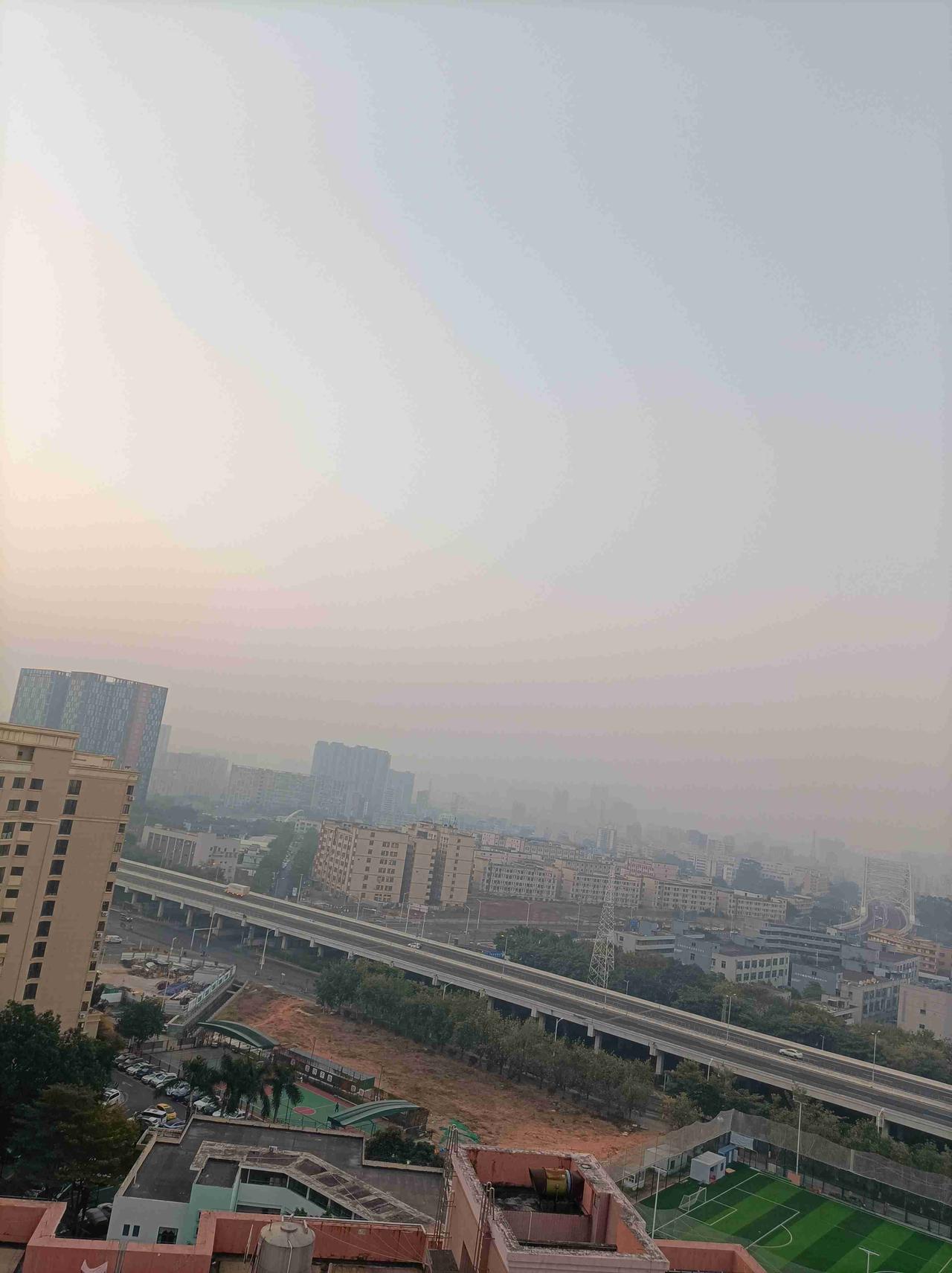 我的今日状态：😁轻松愉快
我这里的天气：☀️晴天深圳今天晴天，气温14度到26