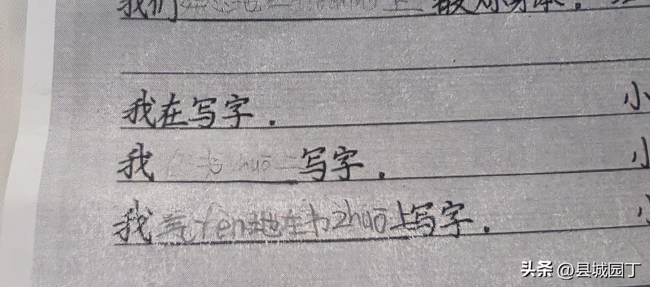 哈哈，小宝在写扩写句子练习，我一看，这真是情绪自由的表达呀。

小宝写到小猴子摘
