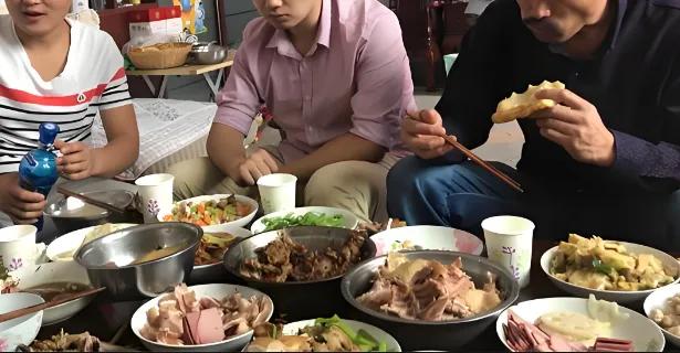 脸丢大了！上周，三叔来四川成都游玩，一家三口吃住在我家，我请假4天，花了6000