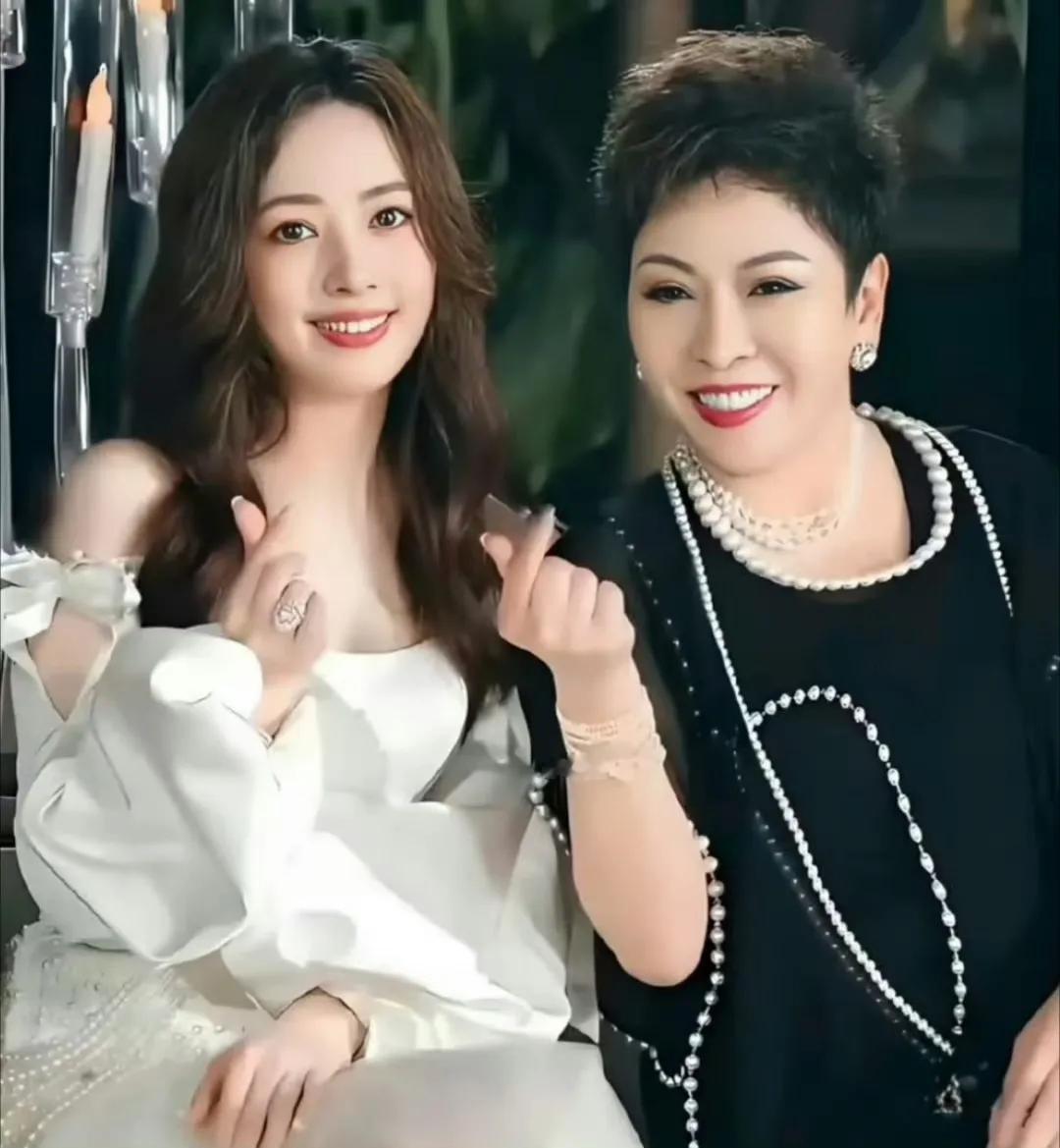 向太说郭碧婷收入补贴娘家，她作为郭碧婷的婆婆，没有任何反对。婆媳关系的最佳方式一