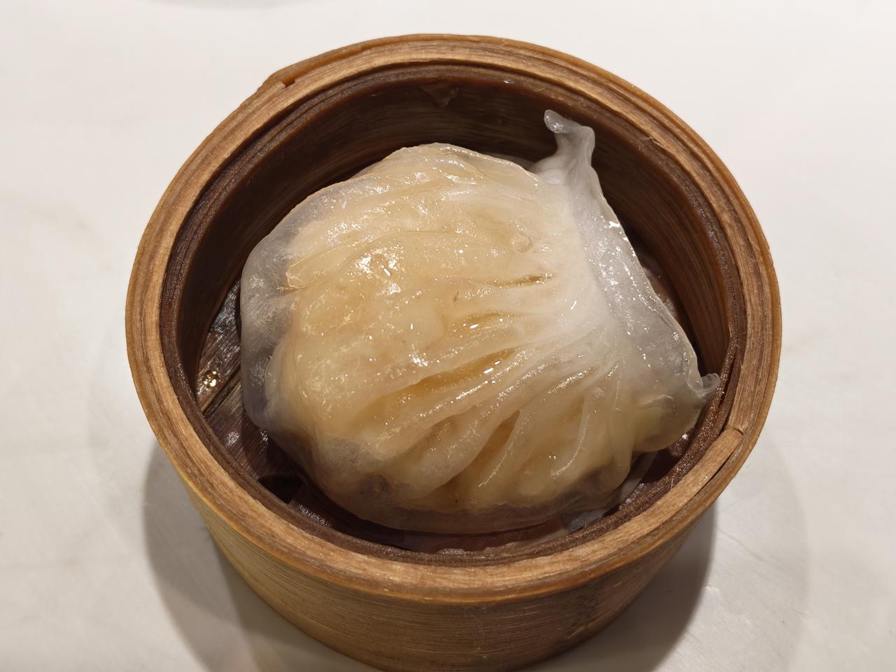 江南美食日记111
家附近新开了光是早茶，周末陪老婆孩子一起来尝试一下。
虾饺皇