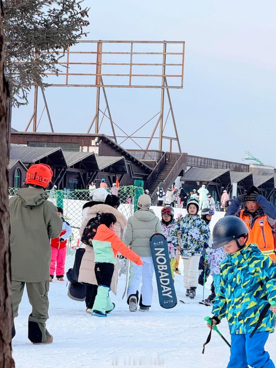 偶遇陈妍希离婚前带儿子滑雪  陈妍希1月份还戴着婚戒  陈妍希离婚前带儿子滑雪，