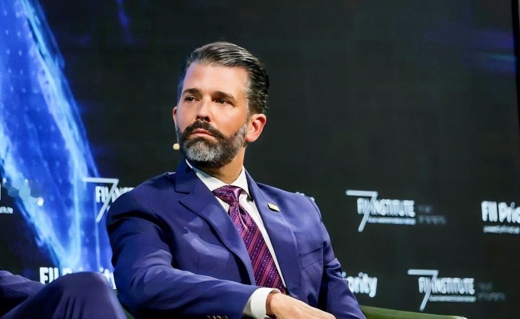 特朗普儿子帮中国

近日，一家由特朗普长子小唐纳德友人领导的游说公司，成功帮助一