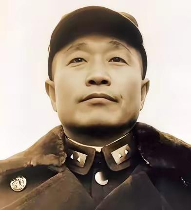 1948年冬，杜聿明部下擒获7名解放军，他随即签令：原地击毙！这关键时候，是一个
