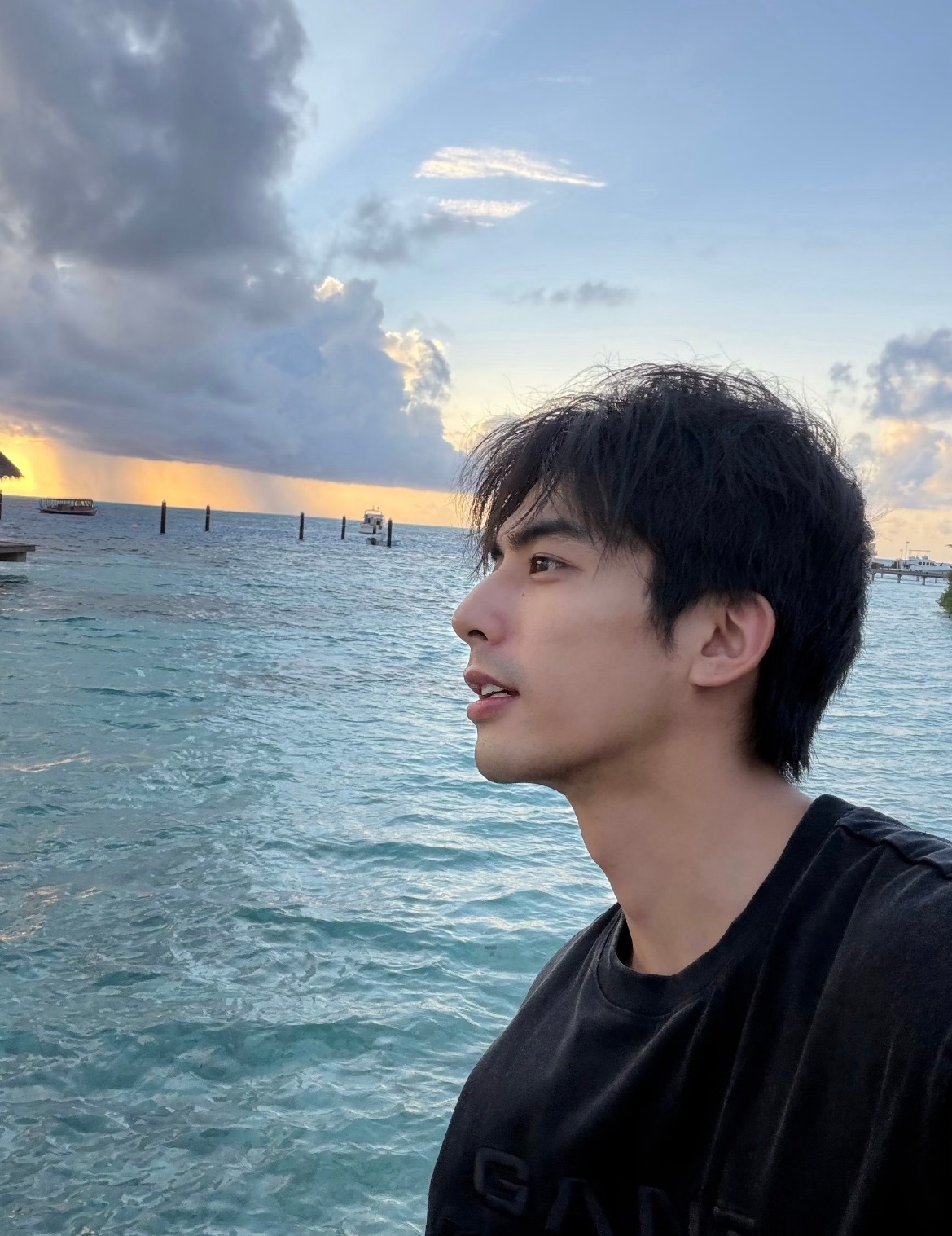 宋威龙晒烤冷面夹臭豆腐宋威龙自制烤冷面夹臭豆腐世界上最爱烤冷面夹臭豆腐之人