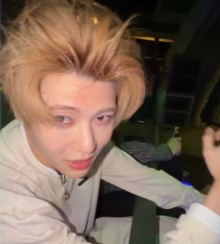 好可爱呀 抱得很用力 额头都压红了呢 