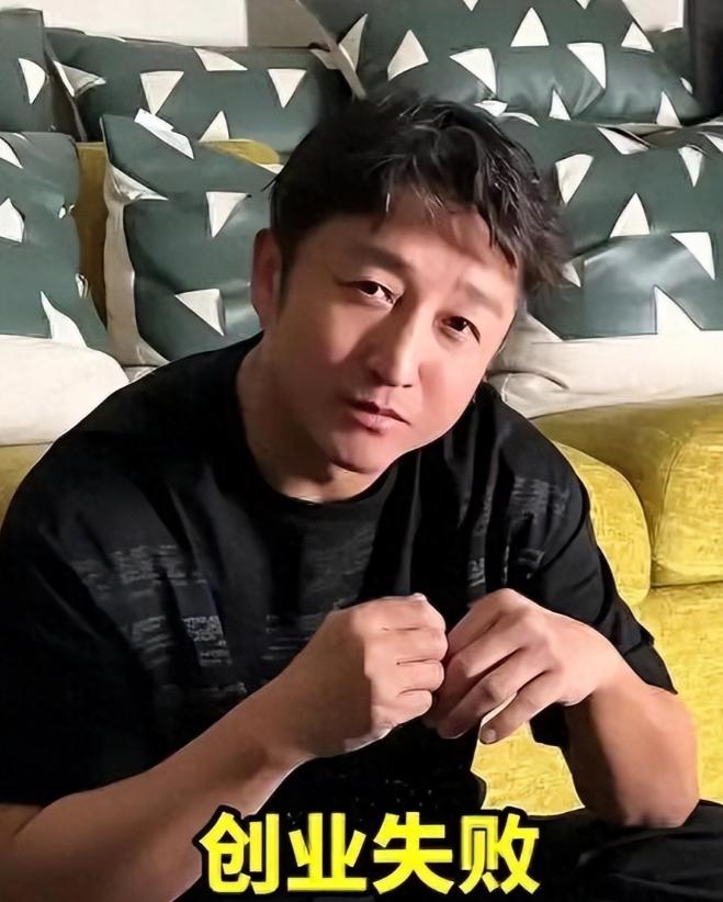 邹市明夫妇七年创业亏空2亿家底的旧事再度引发热议，舆论始终两极分化，众人纠结于亏