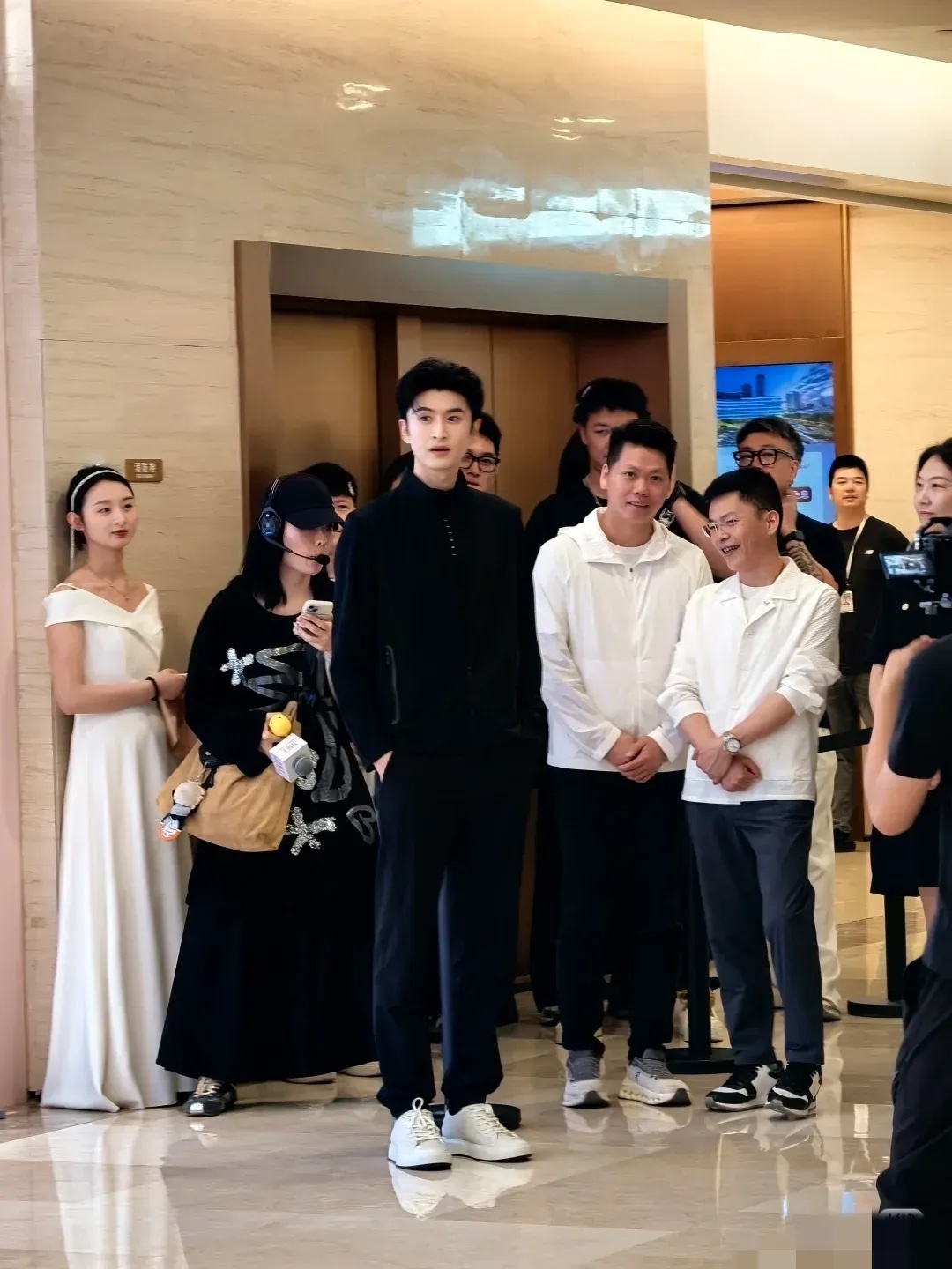 这哥这么帅没爆火 不科学啊[傻眼] ​​​