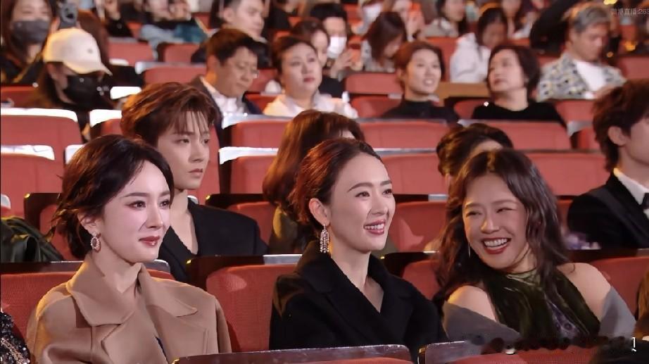 不得不说，杨幂的星光确实最强！

无论是和国际刘（天仙）同台，还是和其他85🌸