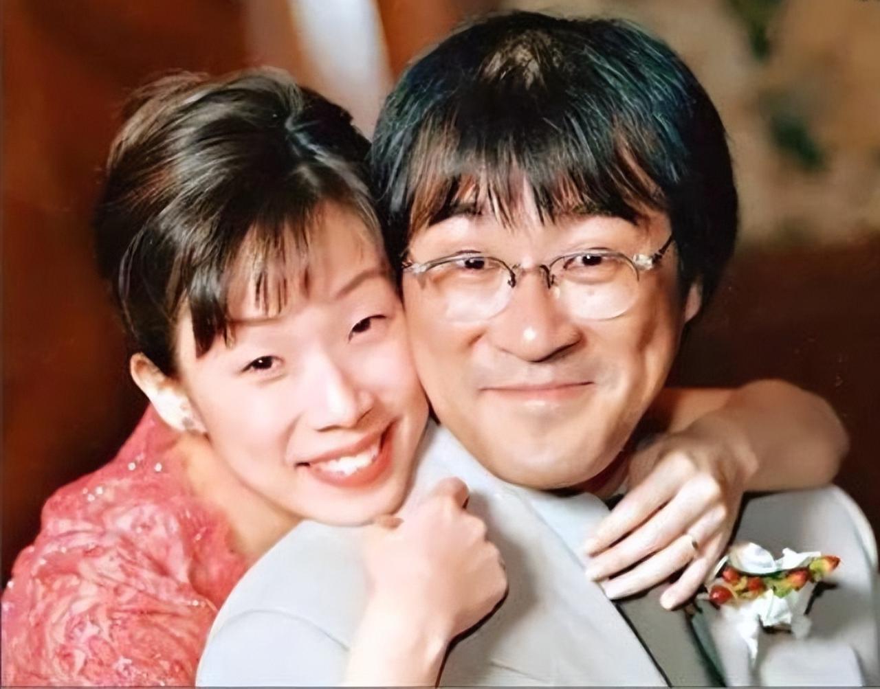 “我爱林忆莲，她怀孕了，我得对她负责，咱们离婚吧！”
这是李宗盛在公开出轨林忆莲