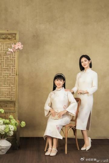 谢娜爸妈五十周年金婚纪念全家福 谢娜特意去拍了正式的全家福 谢娜爸妈五十周年金婚