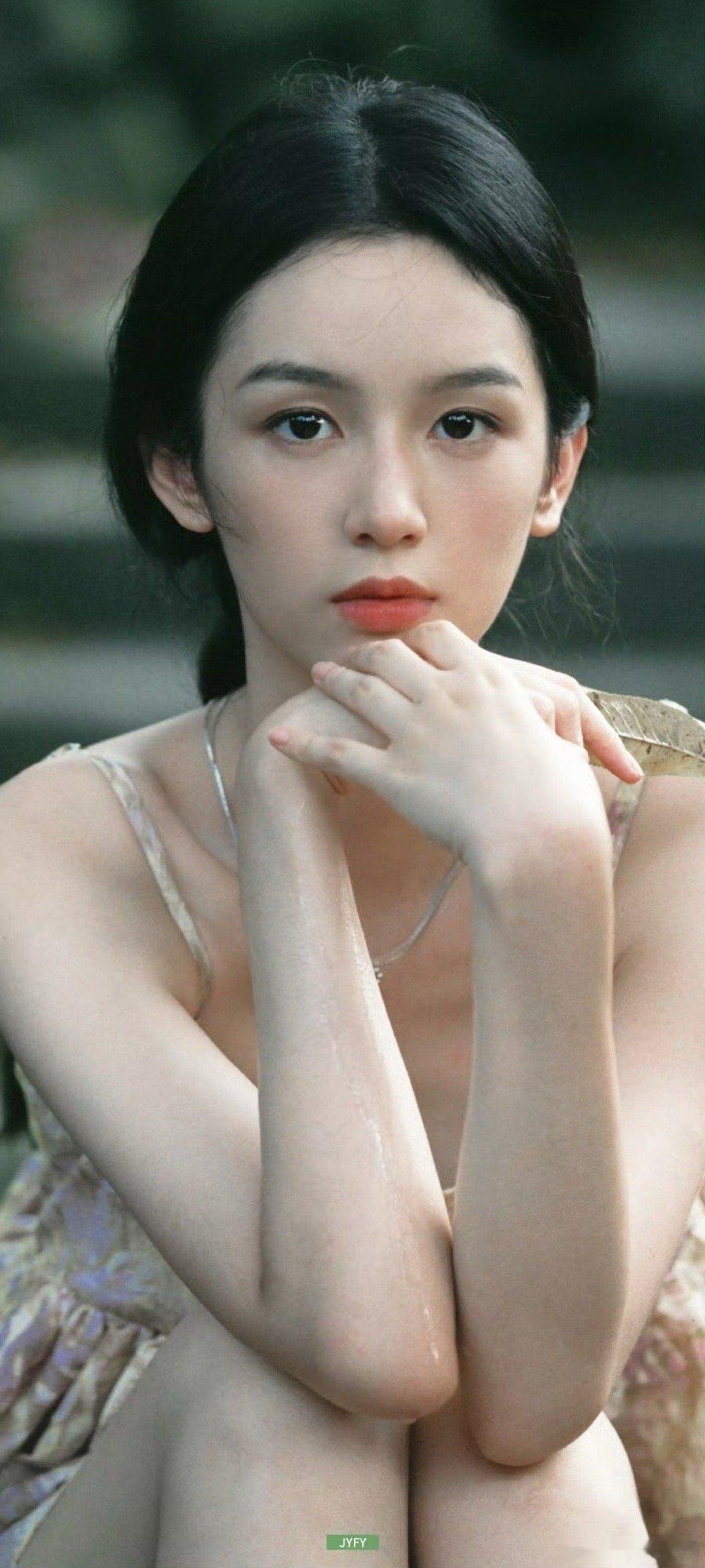 【周也】 周也烤肠糖葫芦小卖部 妹妹这张脸给人的感觉就是生机勃勃[可爱] 