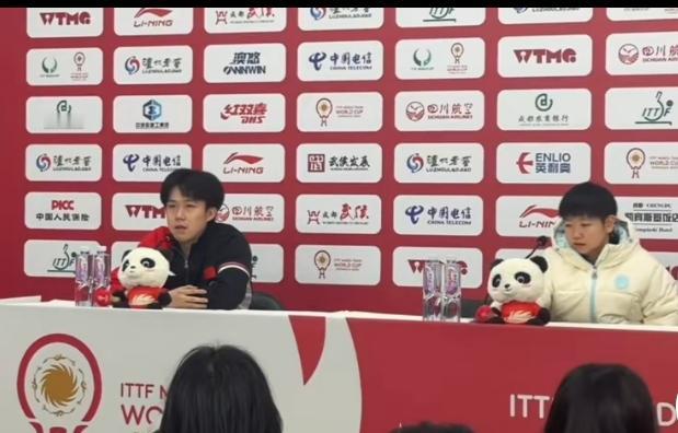 大头认真发言中，萌萌莎悄悄溜进来，萌萌哒，圆圆的，是不是只有她自己不知道自己有多