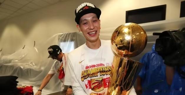 林书豪宣布退役，林疯狂落下帷幕！

今日，前NBA球员林书豪在社交媒体上宣布自己