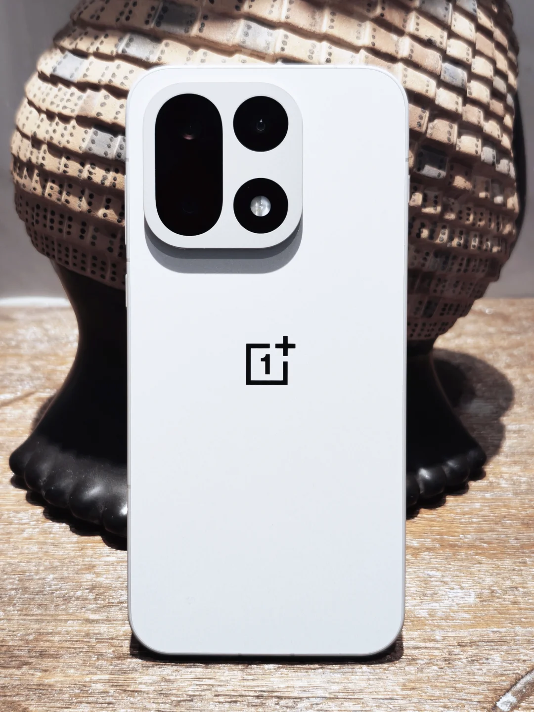 晚上跟一位奔四老哥闲聊，他用的是一加手机，问他原因，他说自己可能是年纪...