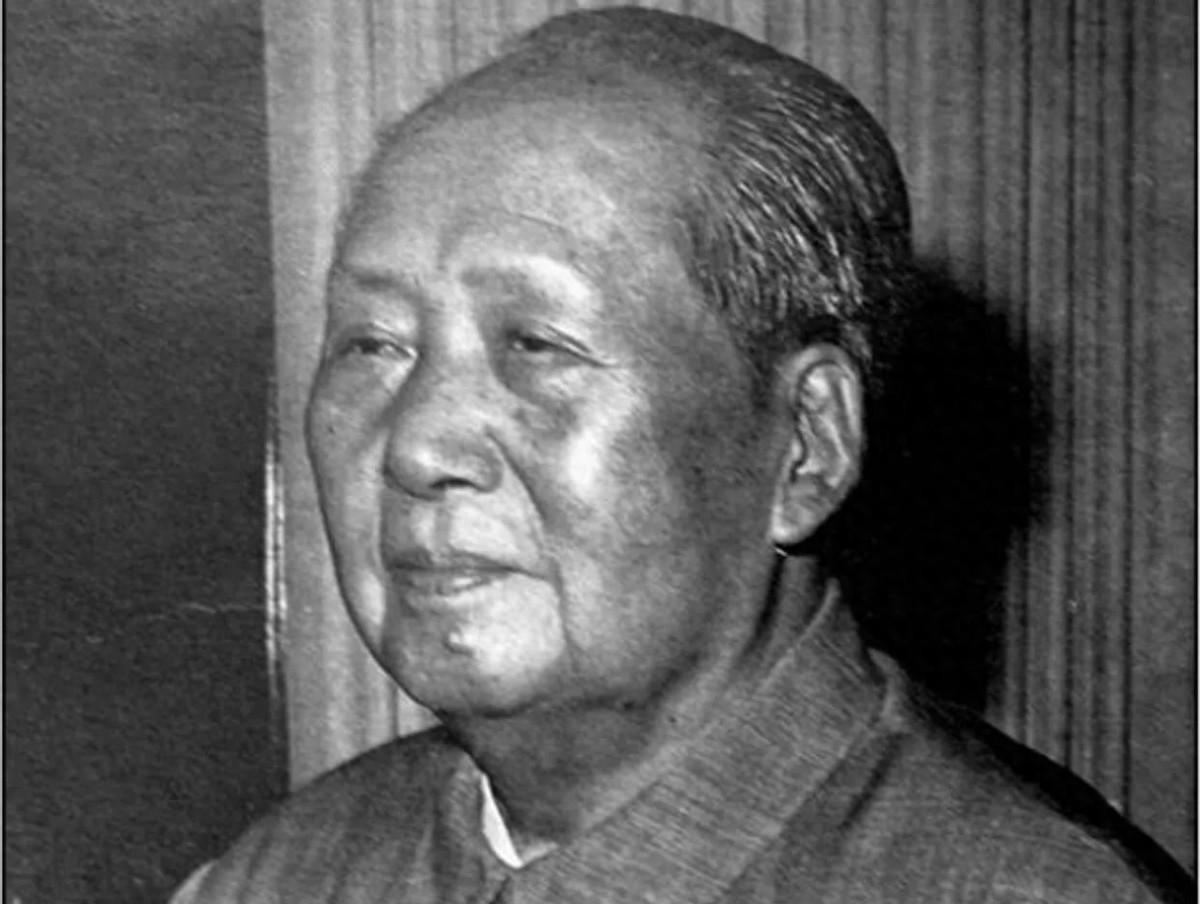 毛主席八十二岁寿辰那天，长寿面竟碎在锅里，厨师痛哭自责，称这是他的失误！
197