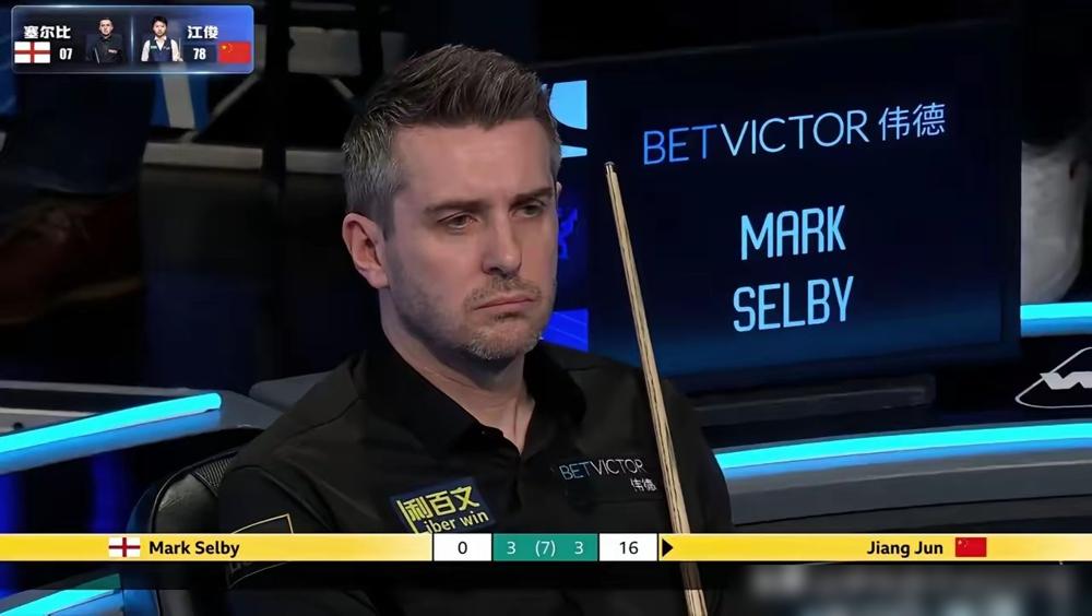 20岁江俊，中国斯诺克新出的“磨王”。
一杆球，平均耗时32.8秒。擦杆、起身