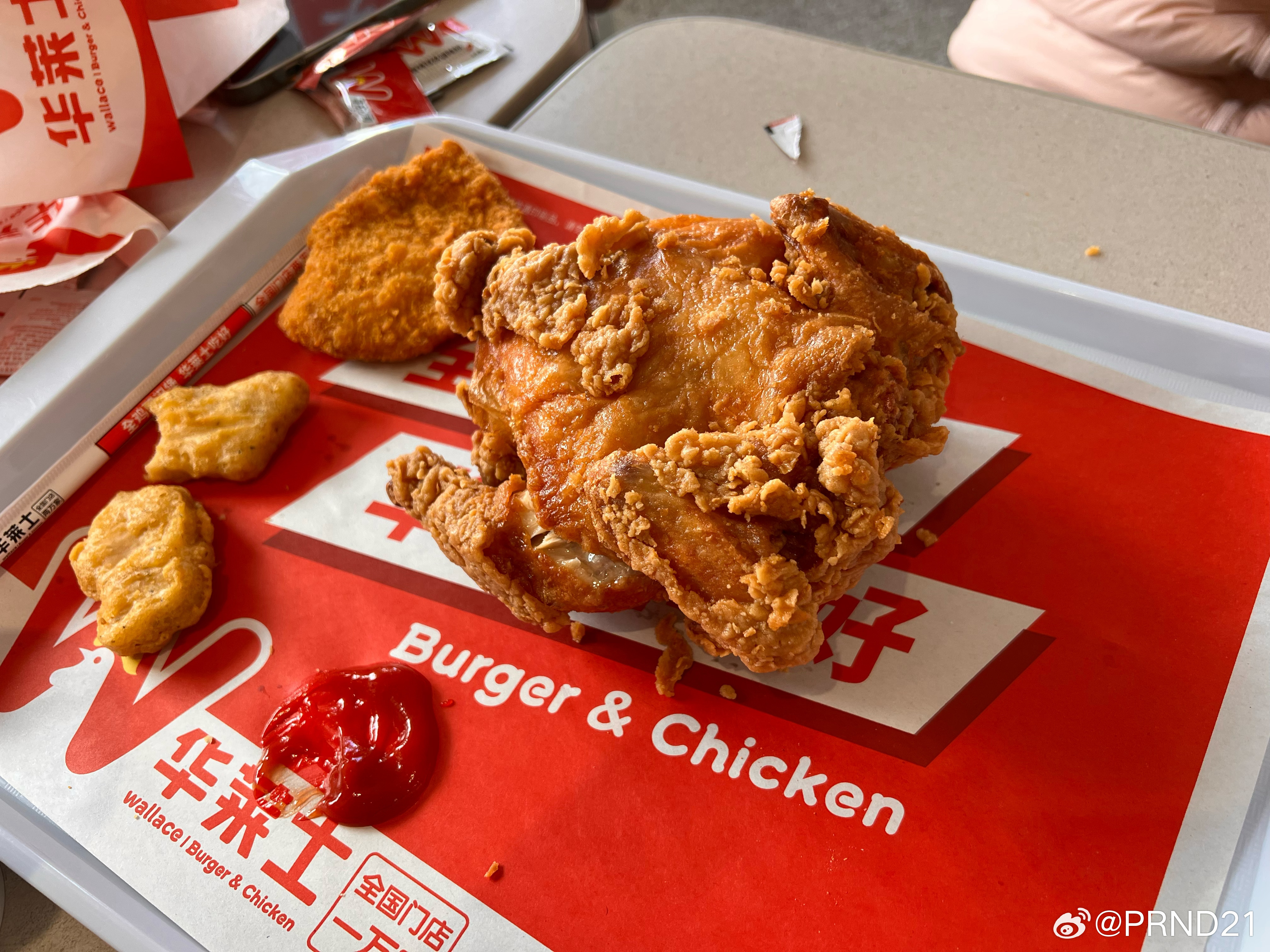 华莱士正式宣布退市 上次吃还是在迪庆，也算高原华莱士了……虽然喷射梗持续了很多年