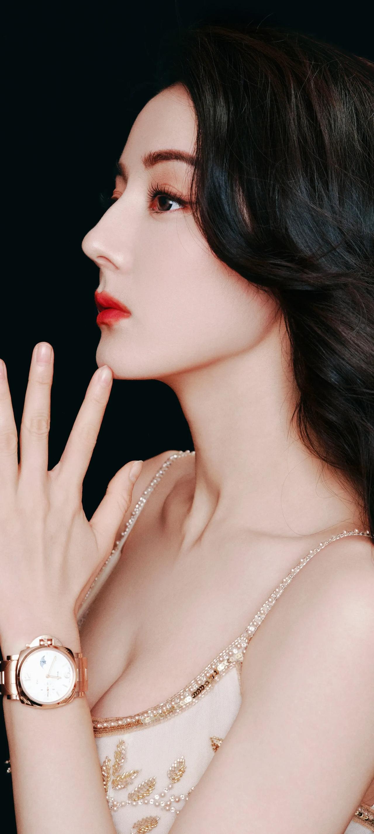 #明星美图# #惊艳女神# #女明星谁最美# #迪丽热巴#
达人推荐女主角唇泥