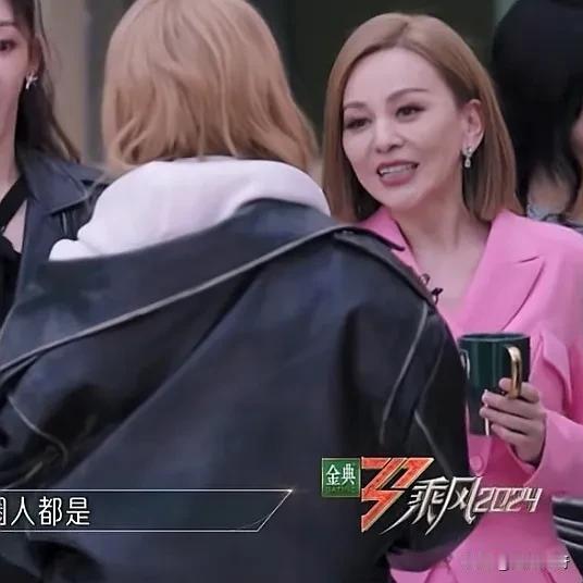 冻龄女神又添新成员！54岁“雪姨”上《浪姐》，这状态看着跟当年演《情深深雨蒙蒙》