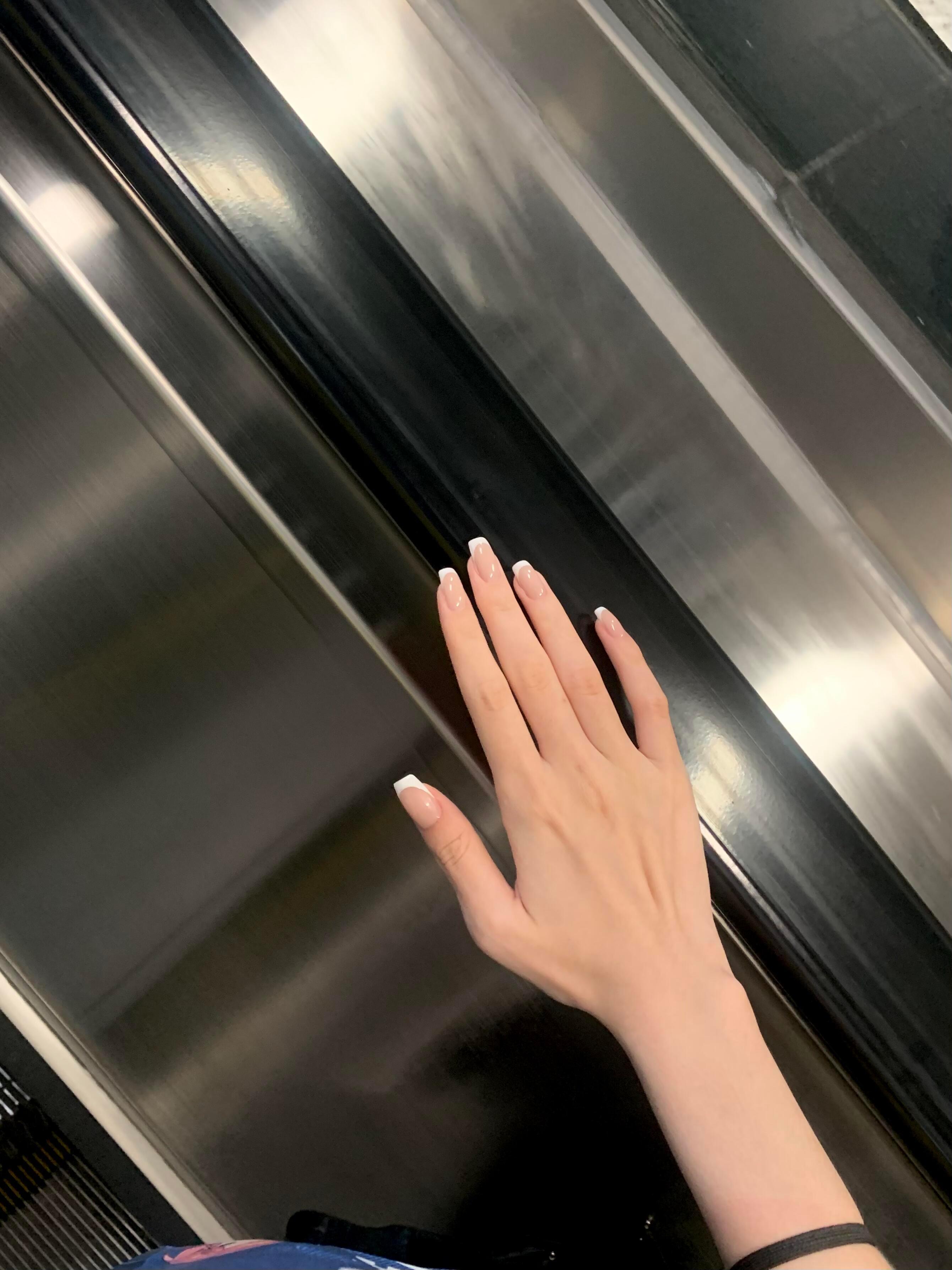 做到了满意的老钱美甲裸色满手法式真的好耐看 配个戒指很好看 