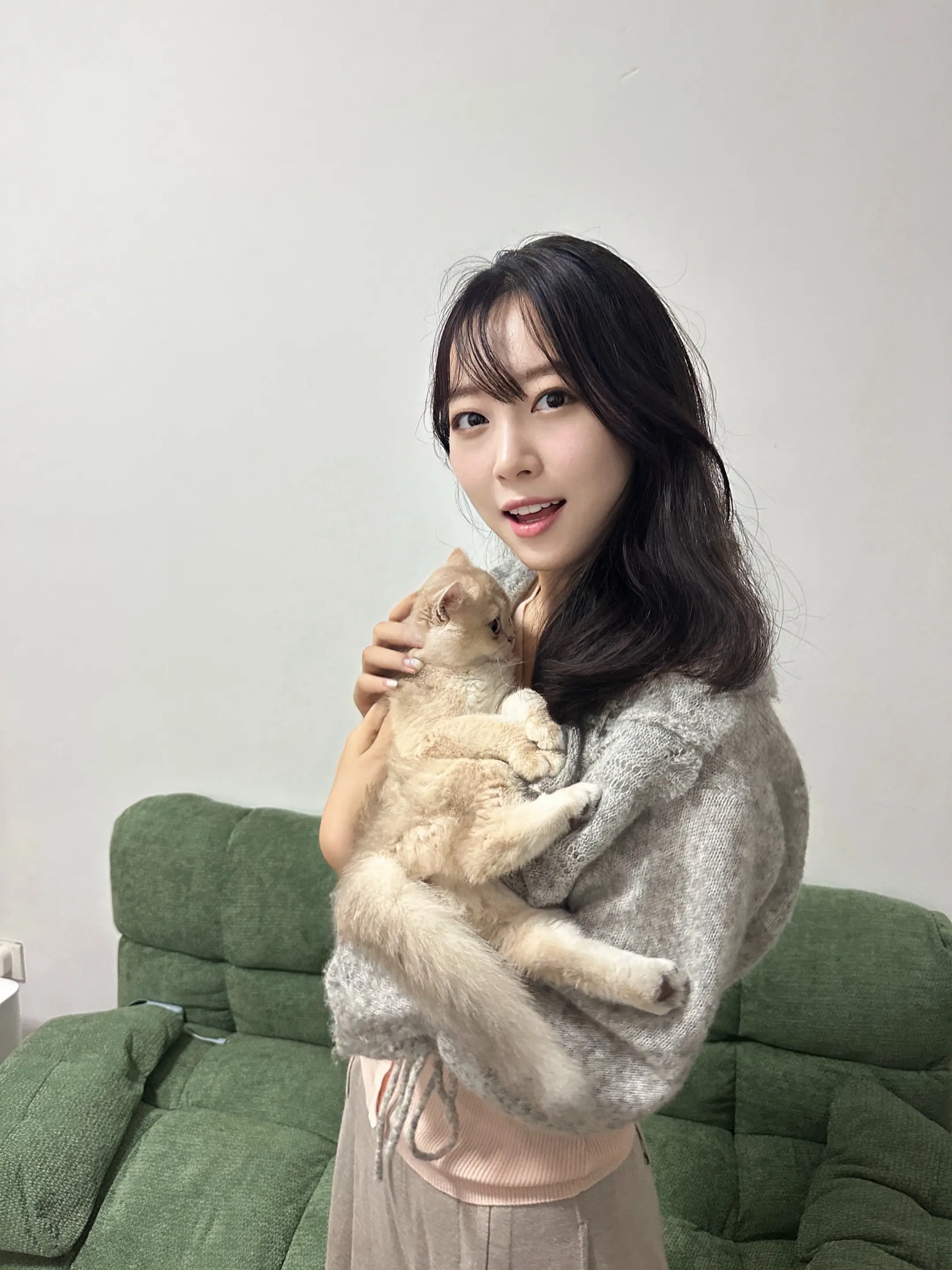 我一直靠近小猫                ／  ＞      フ ...
