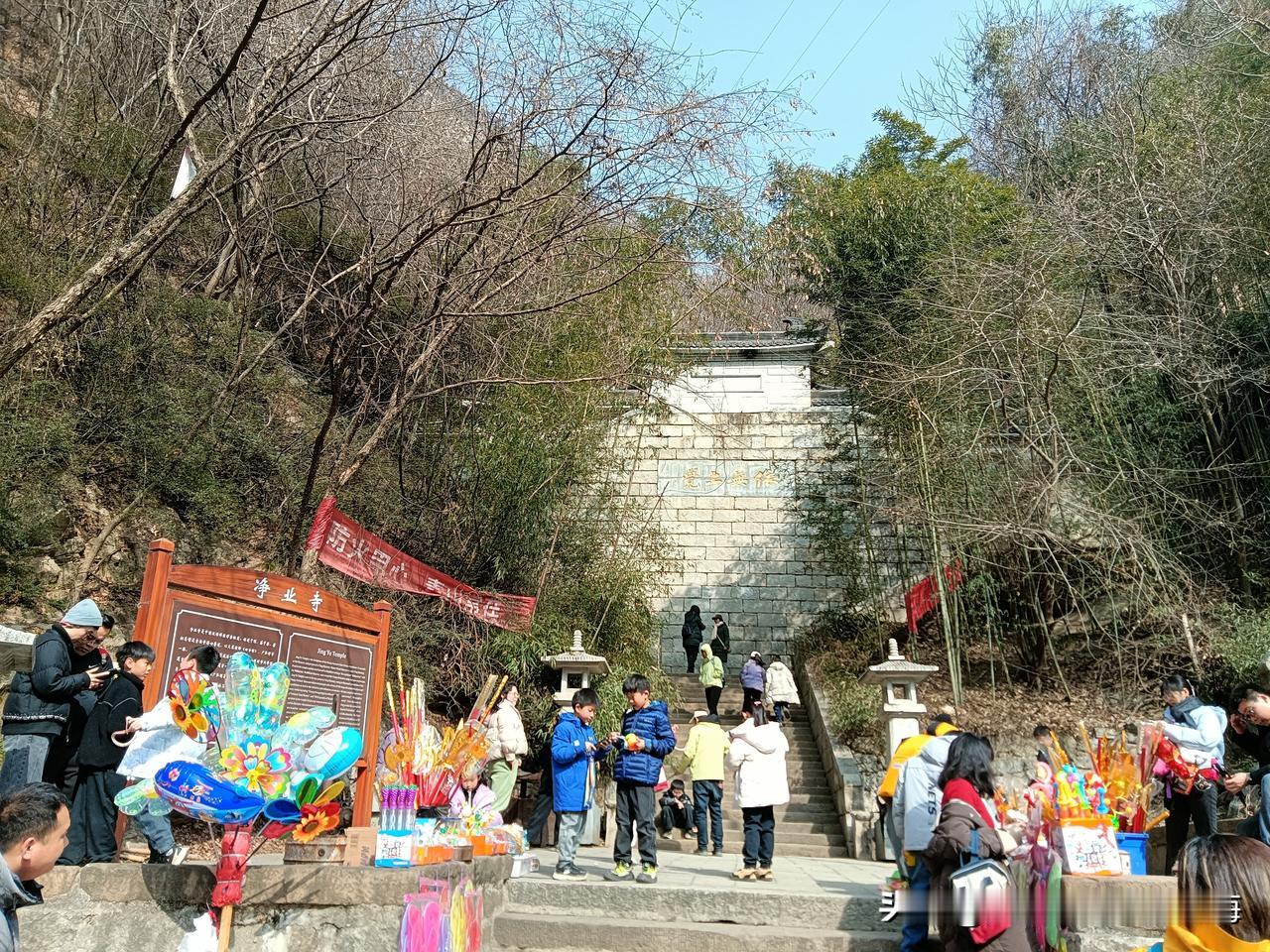 久违的大晴天又回到西安上空，今天一大早我就出了门去了计划好的沣峪口！去沣峪口要完