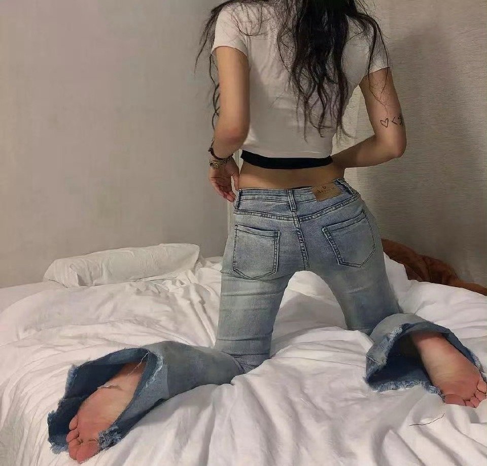谁懂一条喇叭腿牛仔裤的魅力呀家人们👖 ​ ​​​