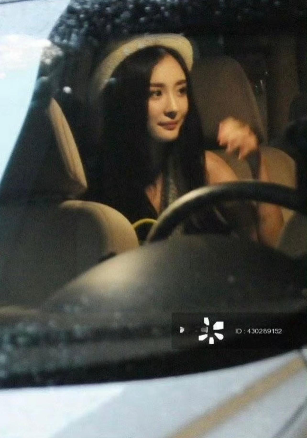 杨幂早期真的是人家富贵花，终于知道为啥小说里会写女明星明艳了，完全是以她为原型吧