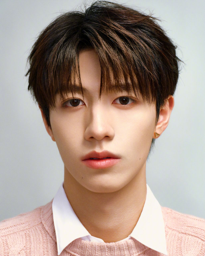 登陆少年Prada大秀出图  登陆少年秀场生图状态 登陆少年Prada大秀出图，