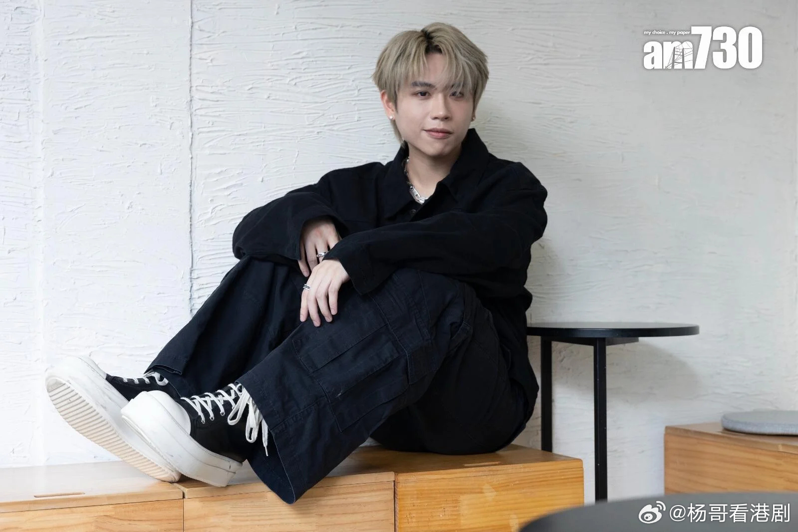 英皇前歌手黃峻熙承認威脅發放前女友私密影像 還押候判.英皇娛樂前歌手黃峻熙（原名